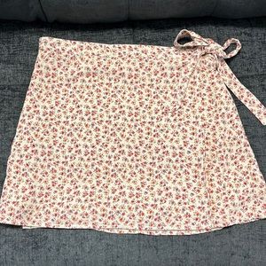 American Eagle Floral Lined Wrap Skirt Size Large